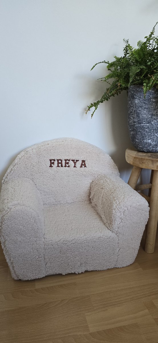 Beige teddystoel gepersonaliseerd met naam voor kinderen van Custom Made — afbeelding 3