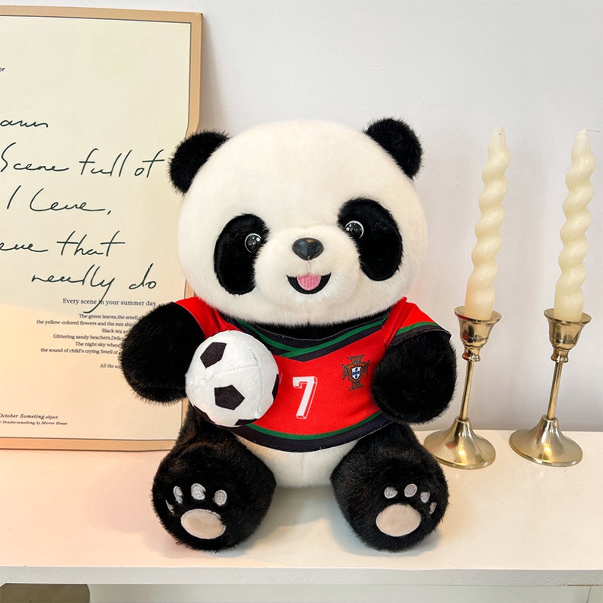 Casalora Pluche Knuffel - Voetbal Panda Knuffel - Zachte Pluche Knuffel in 2026 WK Voetbal Thema - Rood, 40CM