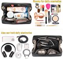 Zwarte make-up tas met gestreepte voering, gevuld met cosmetica en een andere tas met elektronica.