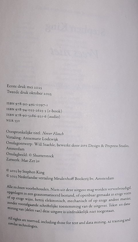 Boekgegevens 'Vrees Niet' van Stephen King. Eerste druk mei 2025, tweede druk oktober 2025. ISBN nummers en originele titel 'Never Flinch'.