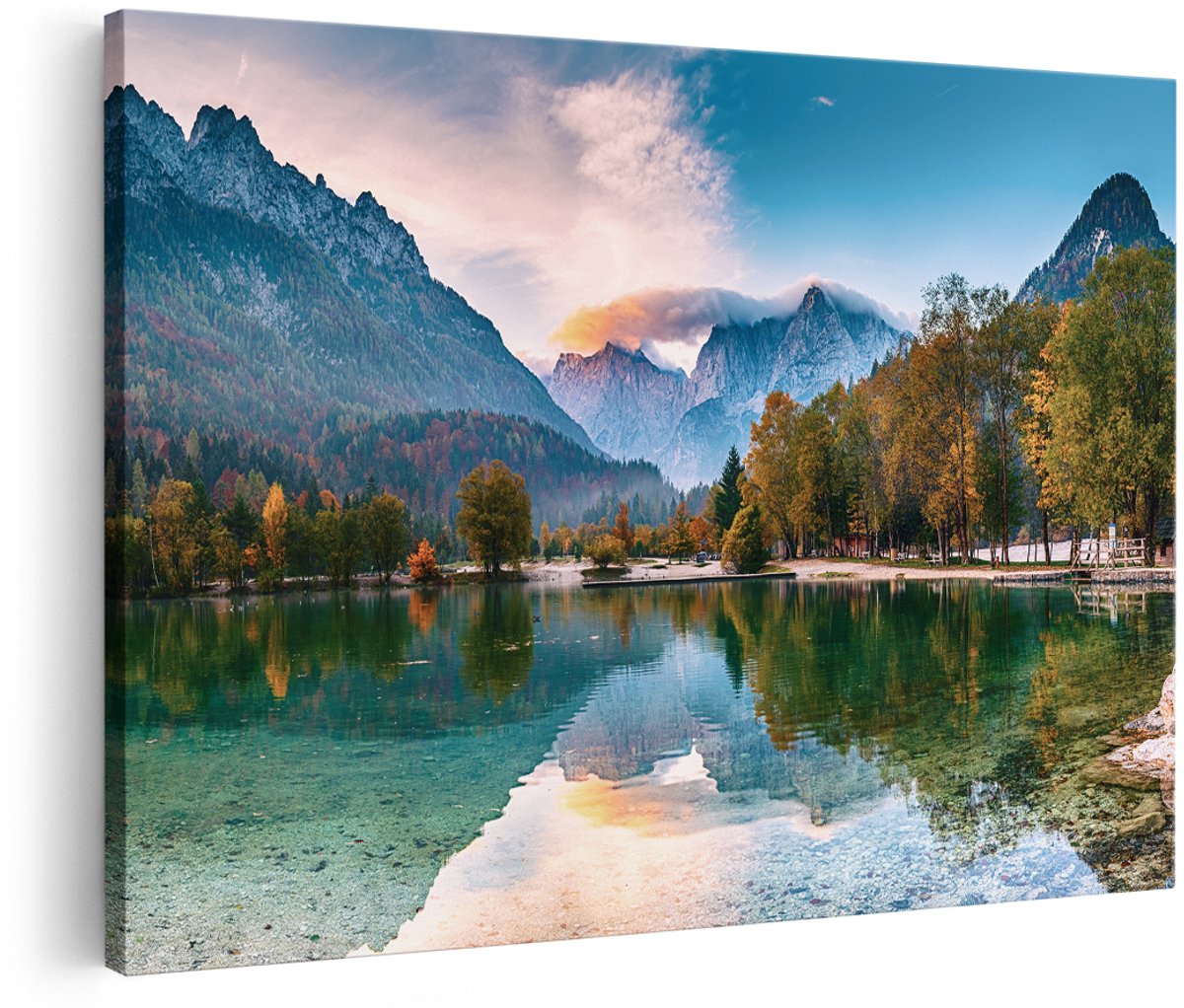 Artaza Canvas Schilderij Meer In De Bergen Met Een Geit Standbeeld - 180x120 cm - Groot - Foto Op Canvas - Wanddecoratie Woonkamer