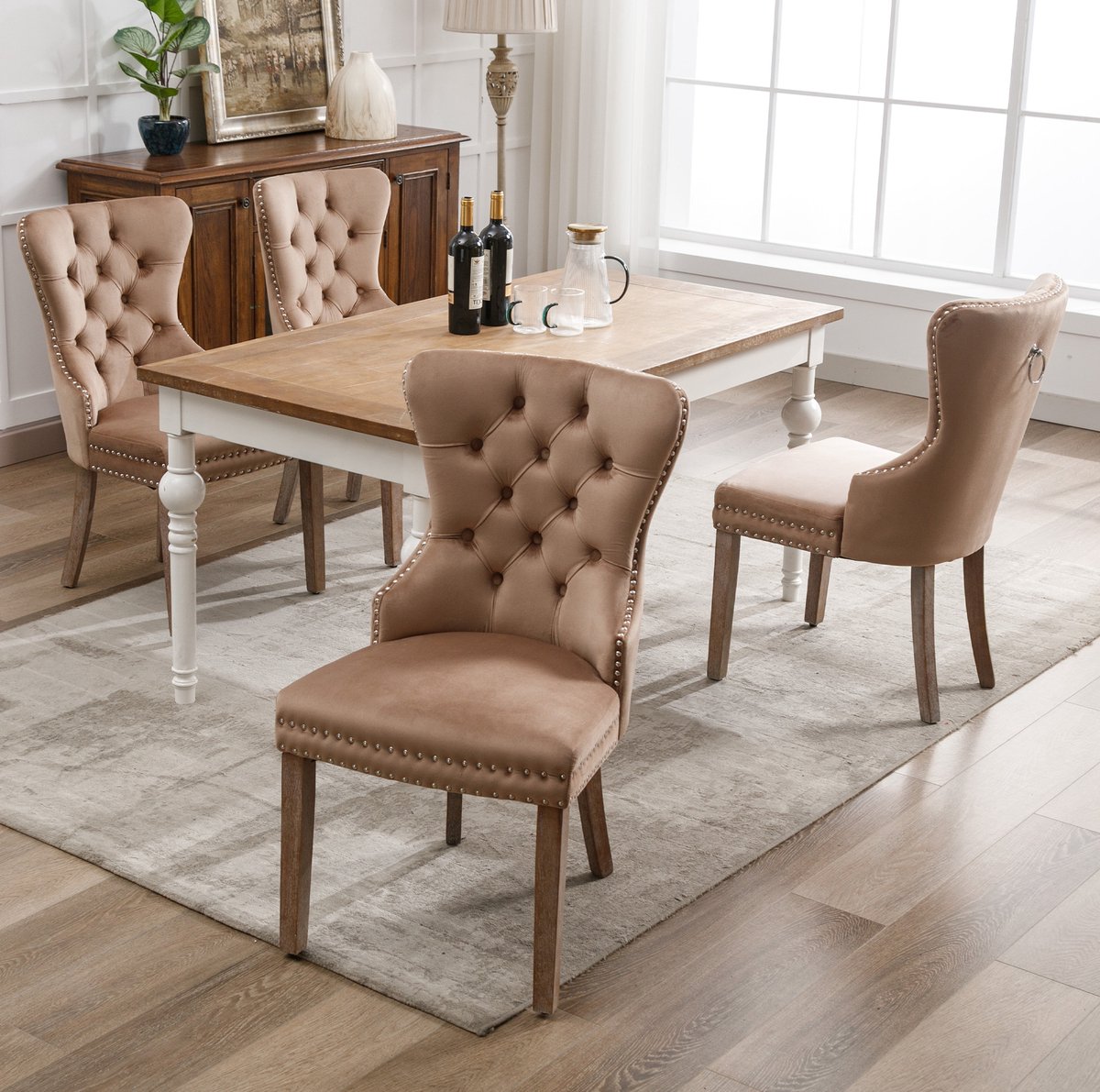 Wishdor Eetkamerstoel - Gecapitonneerde rugleuning - Nagelkopbeslag en ruggreep - Klassiek - Eetkamer woonkamer - Houten poten - Licht koffie - 53,5 x 64 x 95 cm