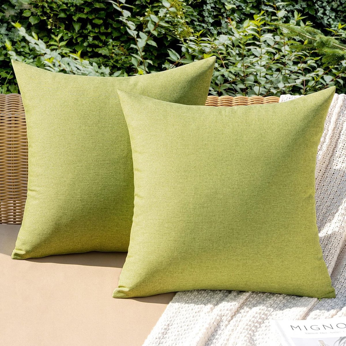Decoratieve Velvet Kussenhoezen voor Sofa en Stoelen, Zachte Vierkante Kussens met Onzichtbare Rits - 16x16 Inch, 2 Stuks in Steenrood