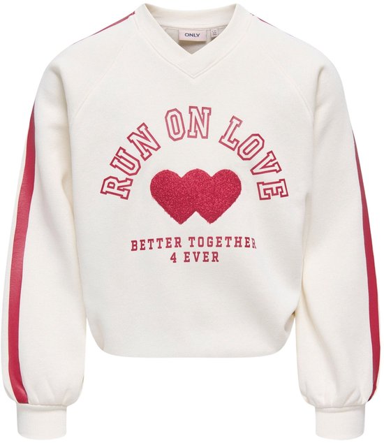 Crème sweater met rode tekst "RUN ON LOVE" en glitter hartjes, "BETTER TOGETHER 4 EVER", met rode strepen op de mouwen.