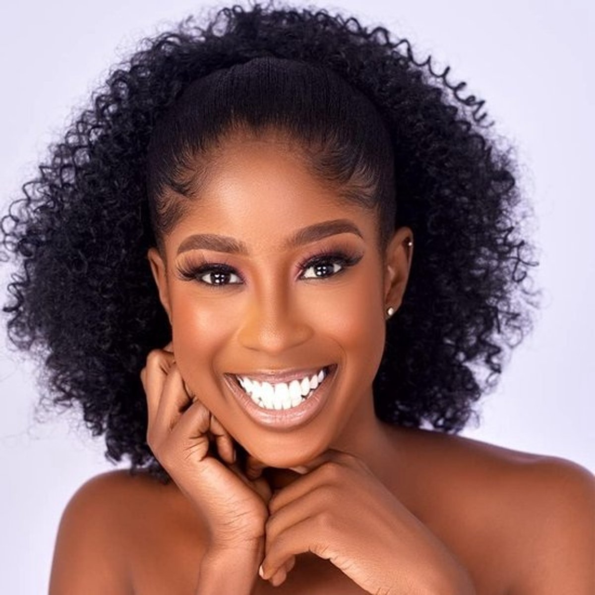 Afro Puff Extensions - Krullend Haarstuk - Directe Stijl - Twee Clips - Kort - Zwart