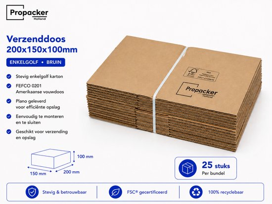 Stapel bruine, plat verpakte verzenddozen van enkelgolf karton. Afmetingen 200x150x100mm.