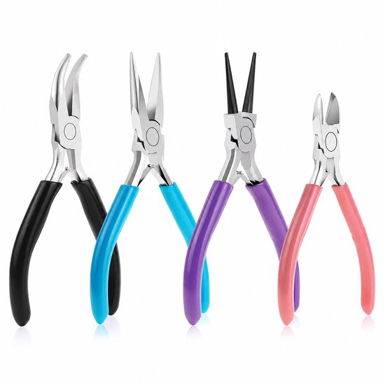 Vier tangen met gekleurde handgrepen: zwart, blauw, paars, roze.