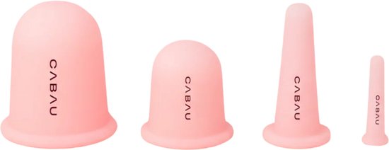 Vier roze siliconen cups in verschillende maten met het logo "CABAU" erop.
