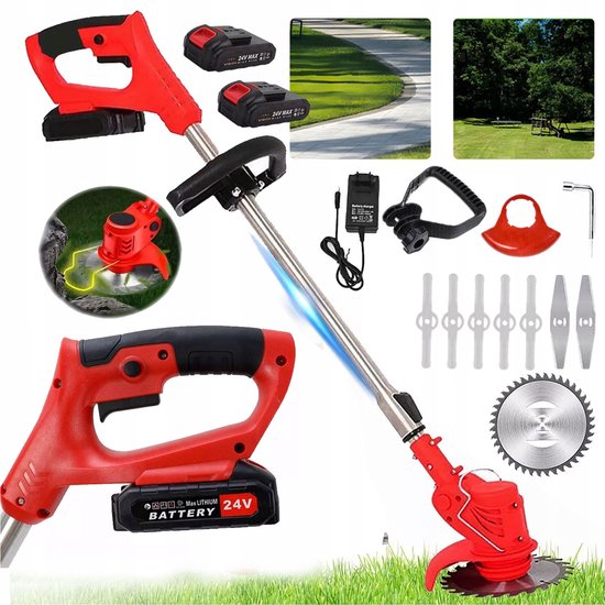 Rode grastrimmer met een extra batterij, oplader, zaagblad en plastic messen, naast tuinbeelden.