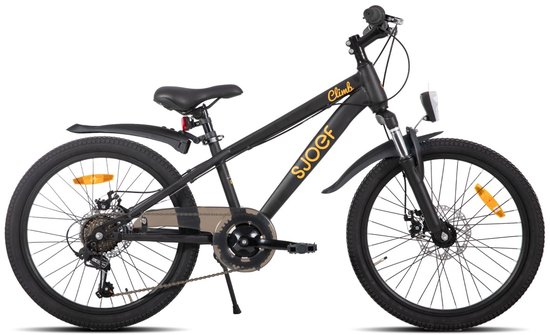 Vélo VTT SJOEF Climb noir pour enfant avec lettrage orange, garde-boue et éclairage, sur fond blanc.