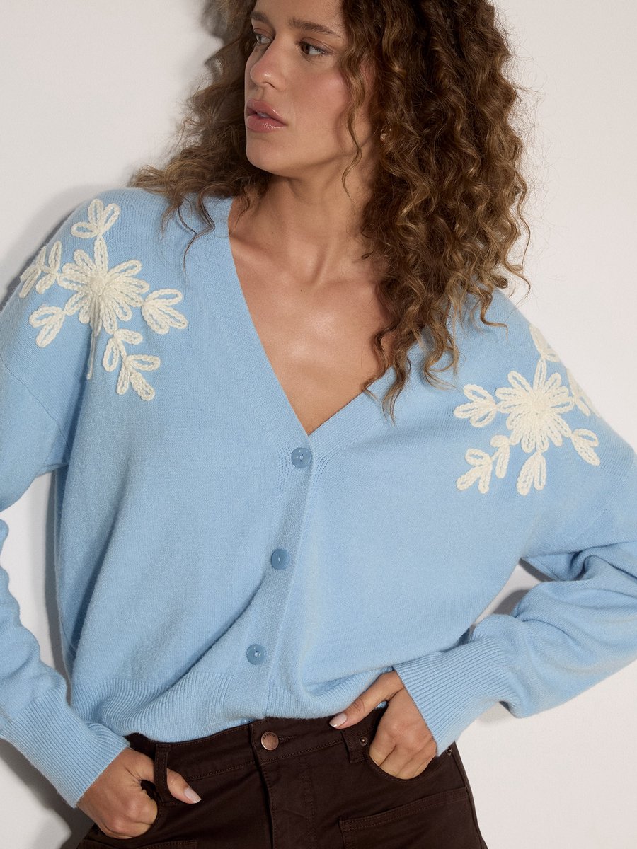 Vest met bloemenapplicatie