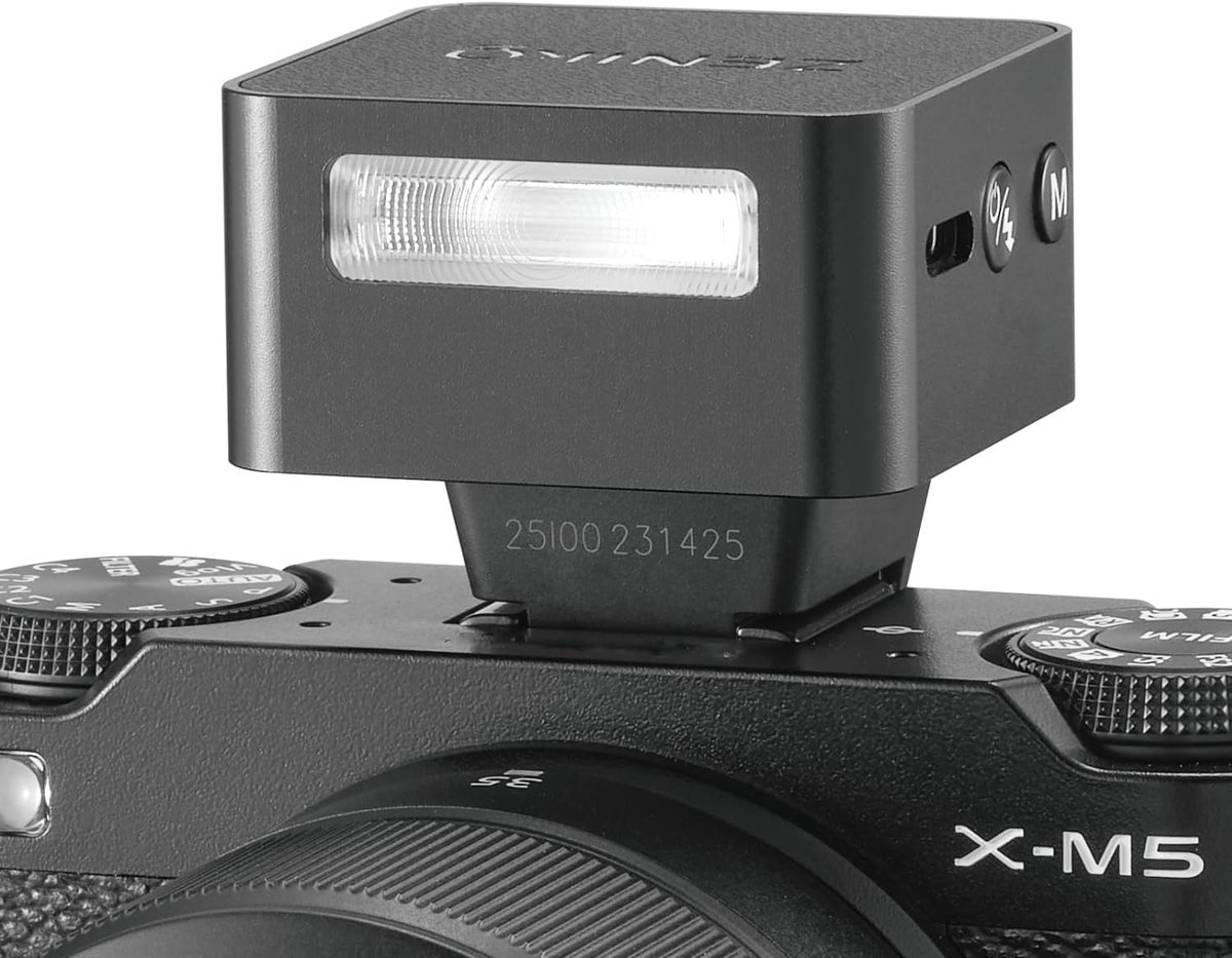 Mini TTL Flitser voor Fuji Camera's - 47g, USB-C Opladen, 28mm Groothoek, Retro Ontwerp met OLED Display, 740 Flitsen, Compact en Reisvriendelijk