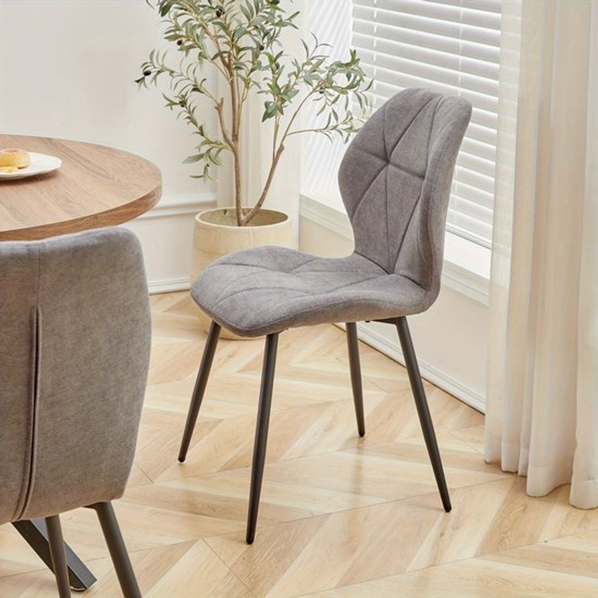 Eetkamerstoelen – Stoelen – Kuipstoelen – Eettafelstoelen – Armstoelen – Ergonomische Rugl