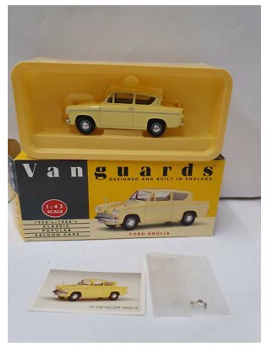 Modelauto Ford Anglia yellow - Schaal 1:43