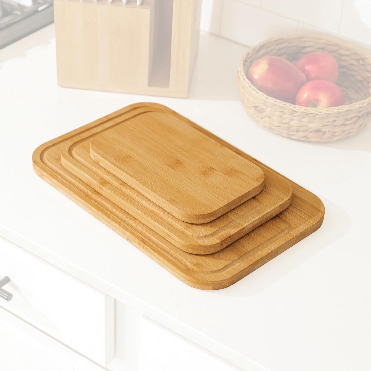 Thijox - Bamboehouten Snijplank Set van 3 - Dikke Snijplanken met Sapgroef en Antislip Rubber Voeten - Voor Kaas, Groenten, Vlees, Fruit - Voorgeolied