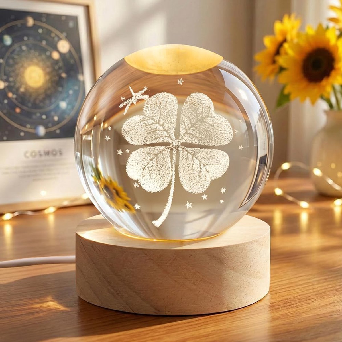 SnelShoppen - 3D Crystal Sphere, Decoratieve Glazen Bal met Houten Voet en Verlichting, USB Aansluiting met Aan/Uit Schakelaar, Kristallen Bal Ornamen