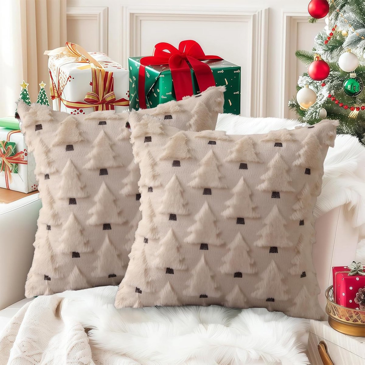 SnelShoppen - Set van 2 Kerst Kussens 45x45 cm, Zachte Pluche Faux Fur, Beige Kerstboom Motief, Ideaal voor Winterdecoratie, Woonkamer, Sofa, Feest