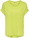 Limoengroene t-shirt met korte, opgerolde mouwen en ronde hals.