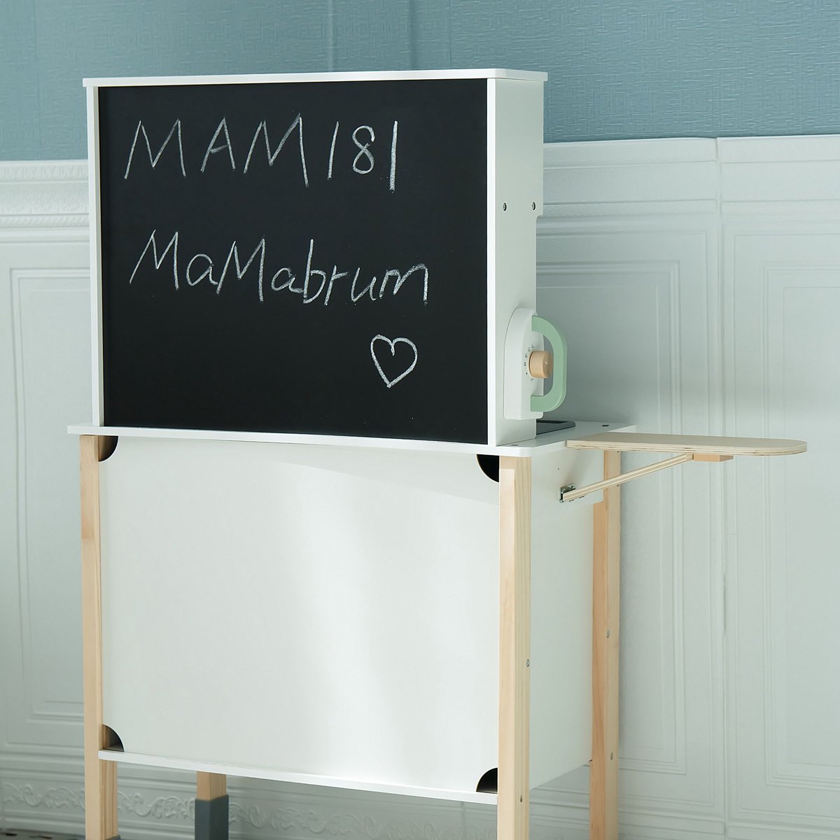 Mamabrum Houten Speelkeuken met Wasmachine, Vaatwasser en Schoolbord – Interactieve Kinderkeuken met Licht & Geluid – Verstelbare Hoogte – Inclusief Accessoires — afbeelding 7