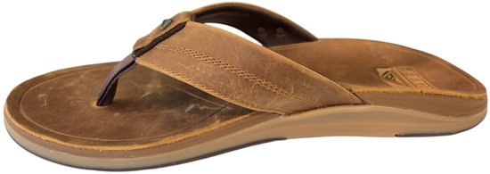 Bruine leren Reef teenslipper met een gevlochten band en gestikte details.