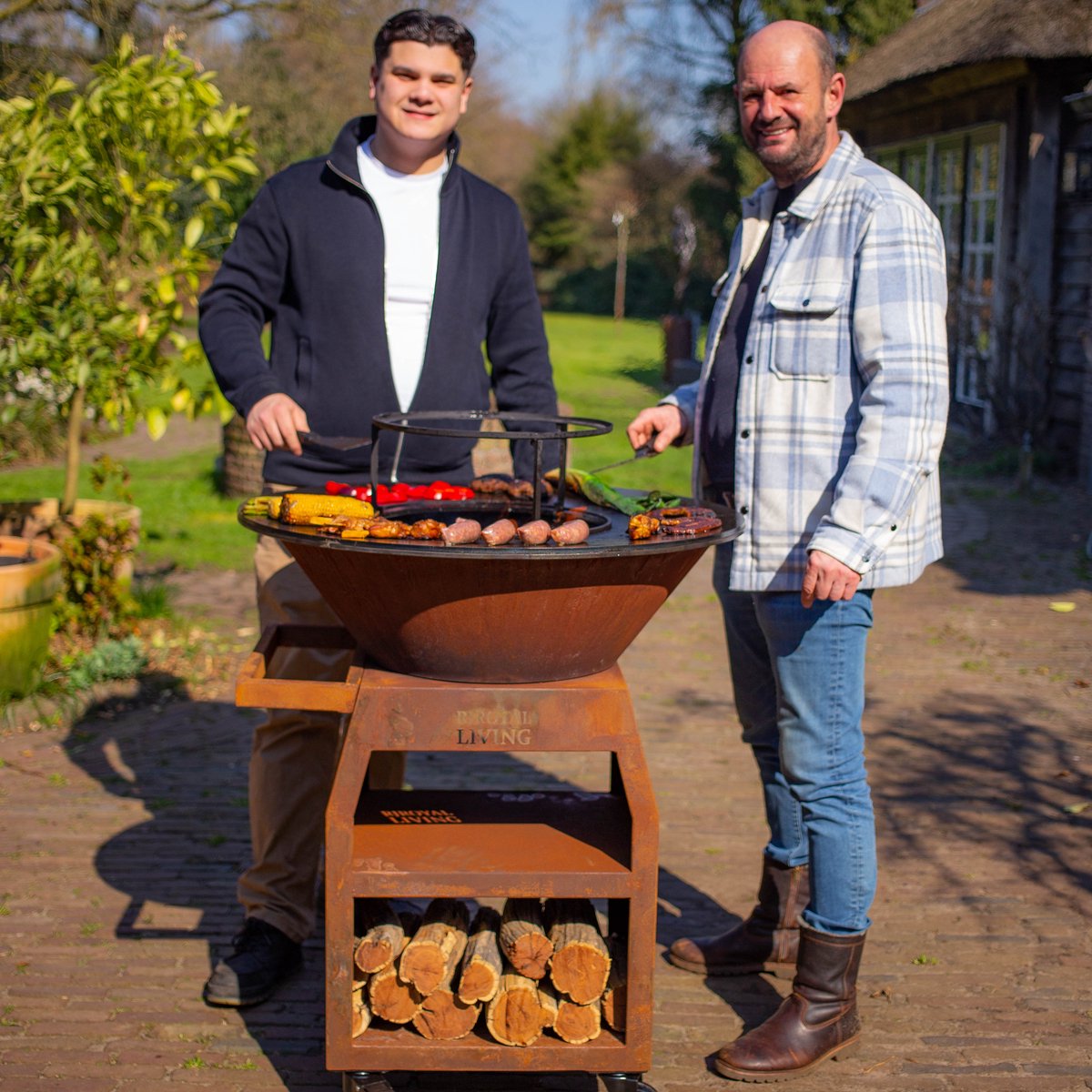 RJRoyal Living Plancha grill BBQ Maestro XXL 80 Cortenstaal grillring met pook en houtopslag vuurschaal buitenkeuken grillring
