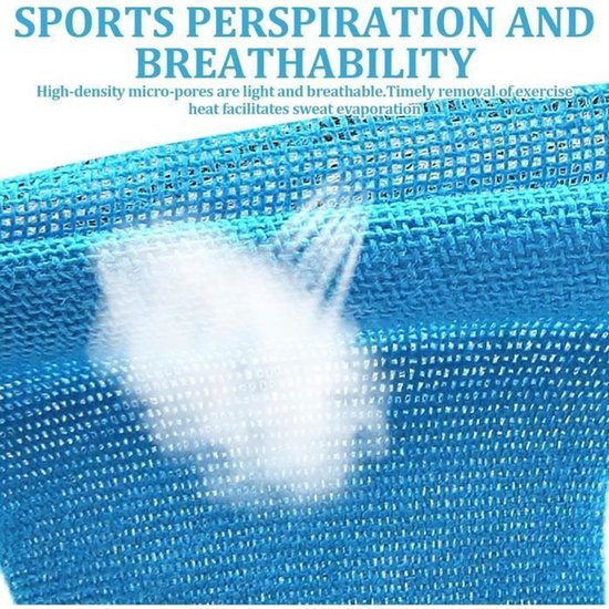 Close-up van ademend, blauw sportmateriaal met vochtige damp.