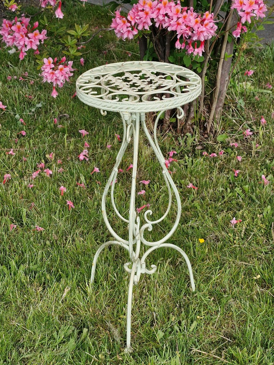 Vintage Plantentafeltje / bijzettafeltje van metaal - gebroken wit met gouden accenten - (hxbxd) ca.58,5cm x 26cm x 26cm - Metalen Plantentafeltje - Bijzettafeltje
