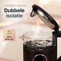 Kokend water in de zwarte waterkoker met glazen kan, met dubbele isolatie en BPA-vrij label.