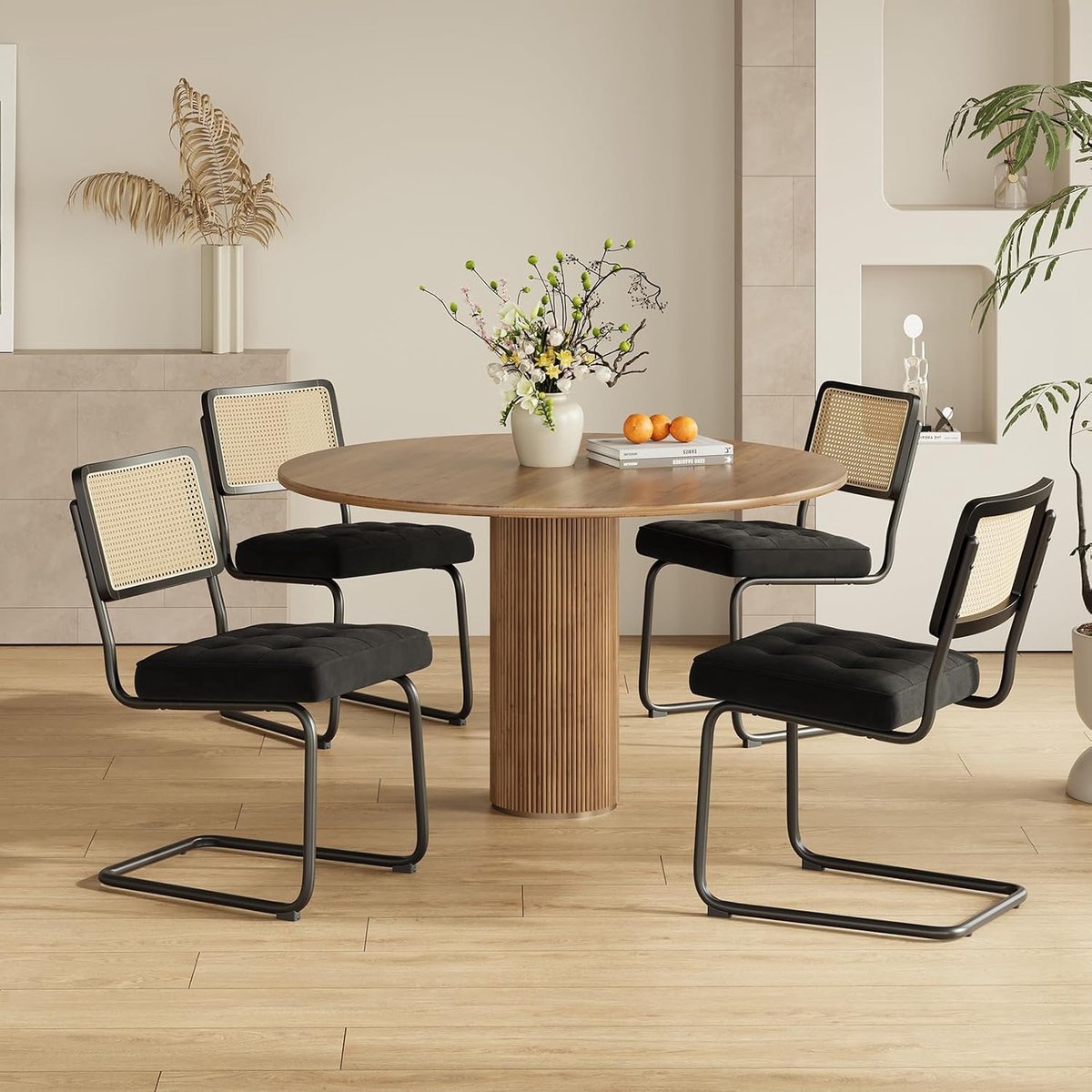 Eetkamerstoelen Set van 4 – Zwarte Fluwelen Rotan Stoelen met Metalen Frame – 57,5 x 46,6 x 84 cm – Comfortabele Mid-Century Design Stoelen voor Woonkamer, Keuken of Restaurant – Laura