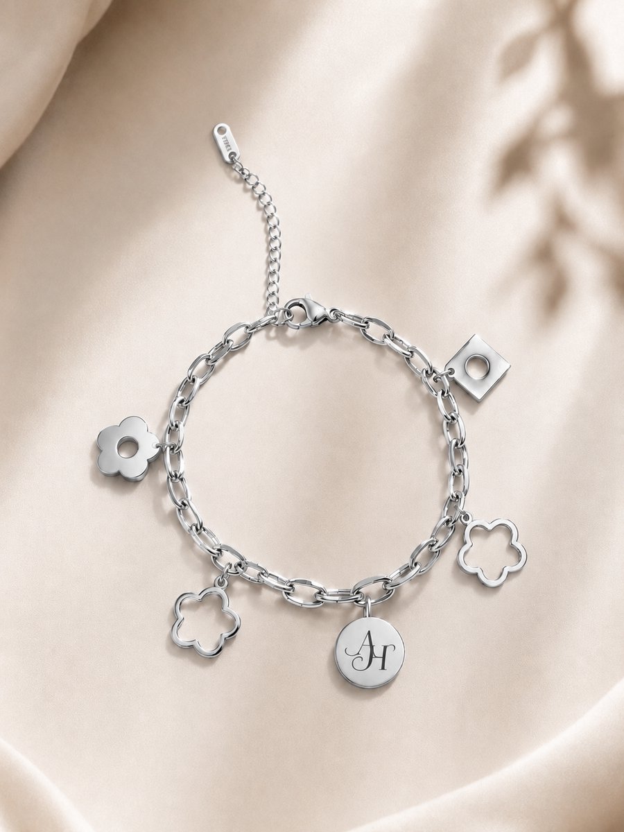 Armband Zoë Zilver gepersonaliseerd sieraad met naam of verweven initialen gegraveerd, leuk persoonlijk cadeau voor moeder, vrouw of vriendin.