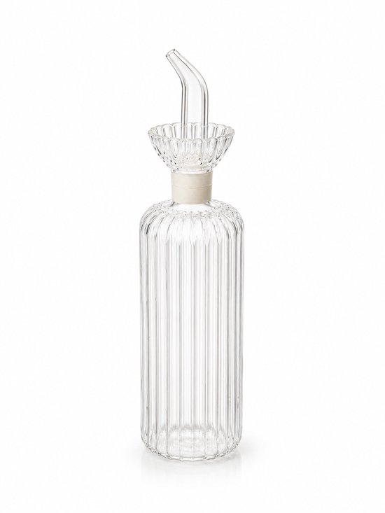 Bouteille d'huile en verre transparent à côtes verticales, bec verseur et bouchon beige, sur fond blanc.