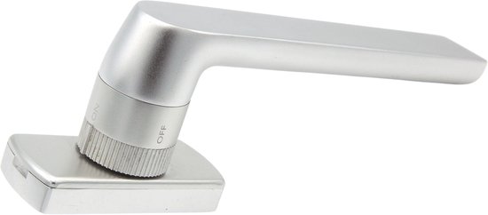 Zilverkleurige raamklink met een vierkante rozet, draai- en kantelfunctie met 'ON' en 'OFF' markering.