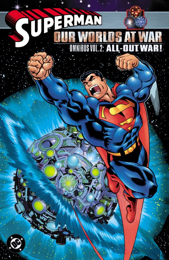 Superman, in zijn iconische blauw-rode kostuum met het S-schild, vliegt met gebalde vuisten in de ruimte. Een complexe, technologische planeet met groene lichten is achter hem te zien.