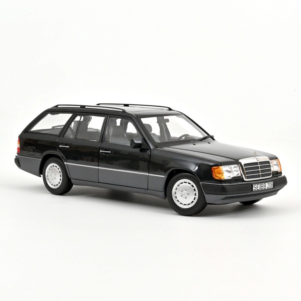 Mercedes-Benz 300 D T-Model S124 1990 - 1:18 - Norev