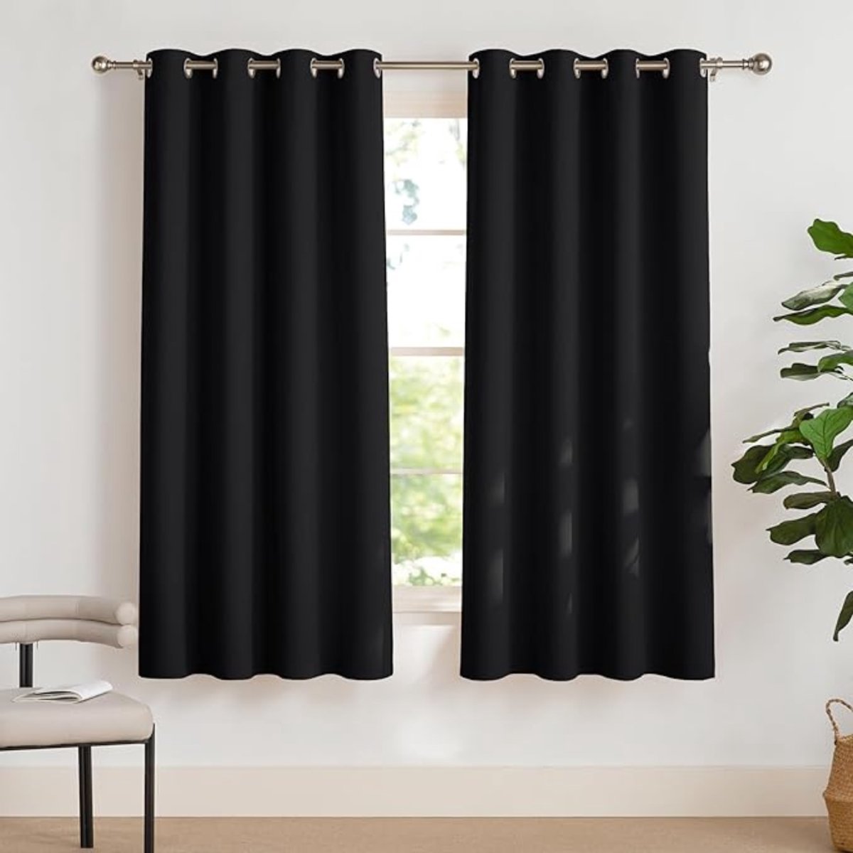 Verte Gordijnen Kant en Klaar met Haakjes - Verduisteringsgordijnen - Lichteisolerend - Geschikt voor de Woonkamer - Slaapkamer en Studeerkamer - Kant-en-Klare Gordijnen - 2 Panelen - 140 CM Breed x 160 CM Hoog - Zwart