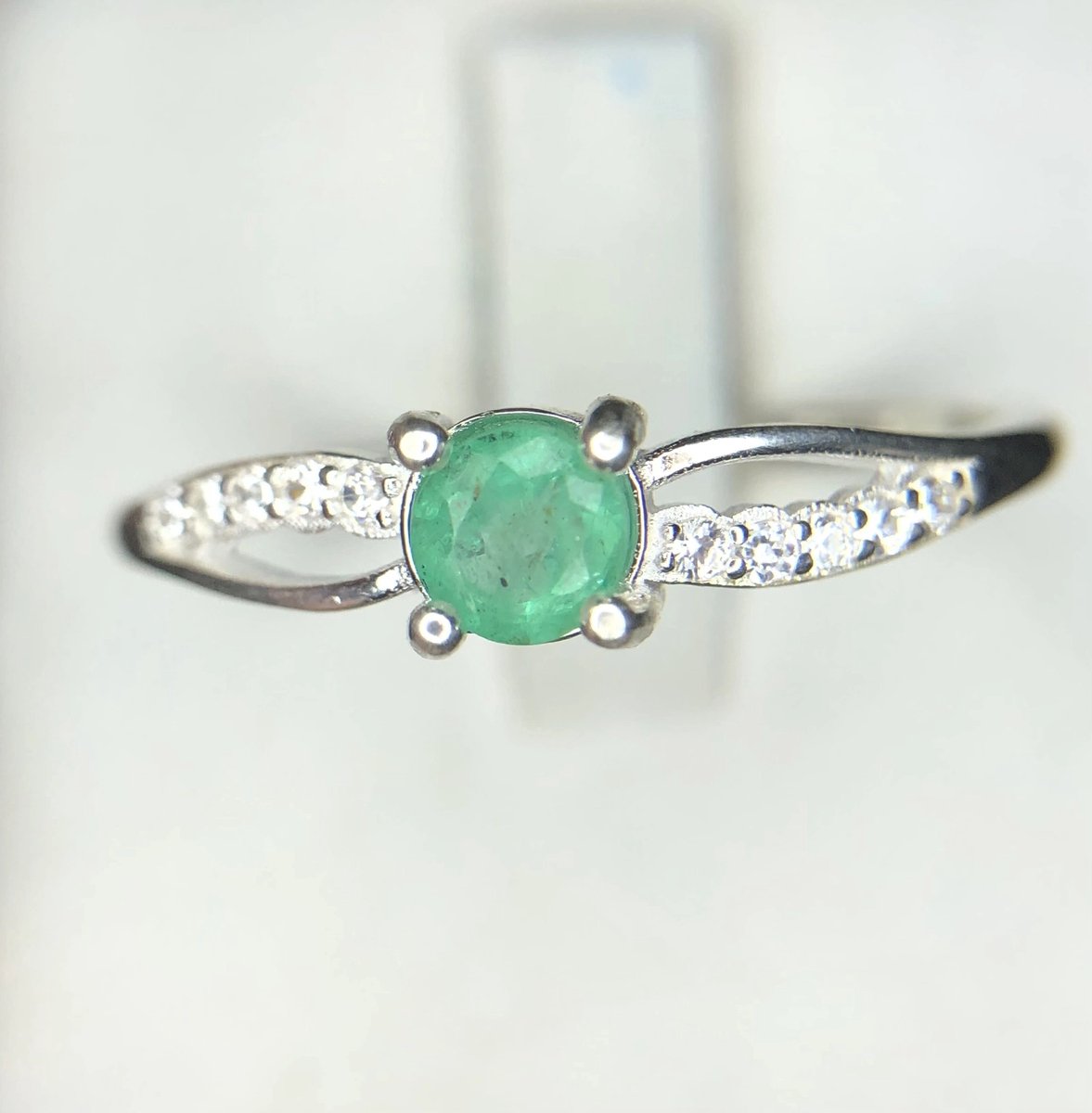 925 Sterling Zilveren Ring met Groene Smaragdlook Steen - Art Deco Damesring - Ringmaat 9 - Elegant Cadeau voor Haar