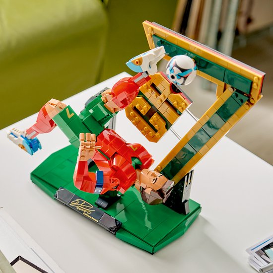 LEGO Editions Cristiano Ronaldo - Légende du Football CR 7 Kit de Construction pour Enfants - 43016