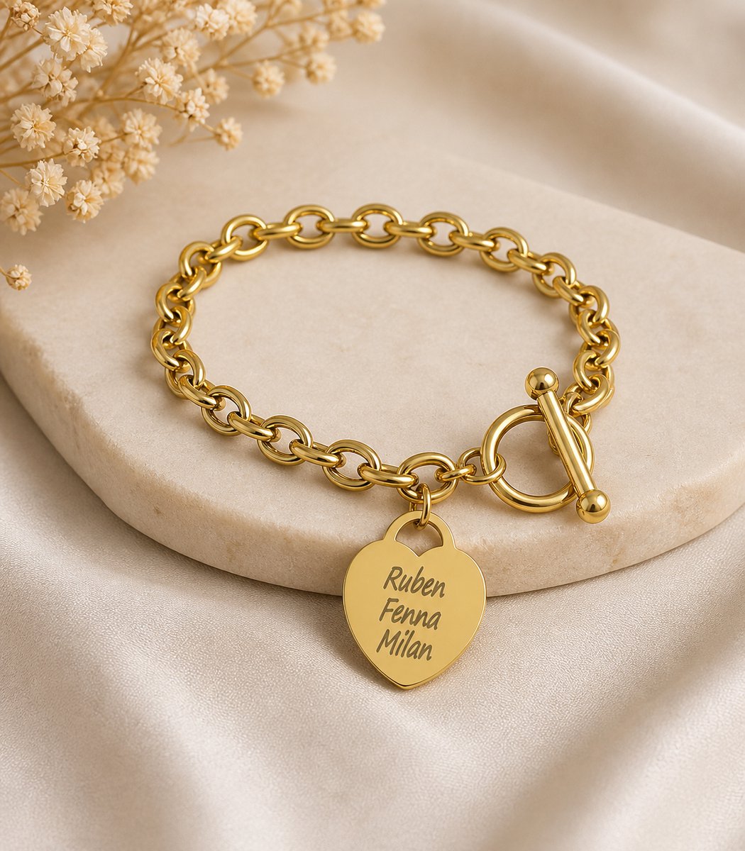 Armband Britt Goud gepersonaliseerd sieraad met naam gegraveerd, leuk persoonlijk cadeau voor moeder, vrouw of vriendin.