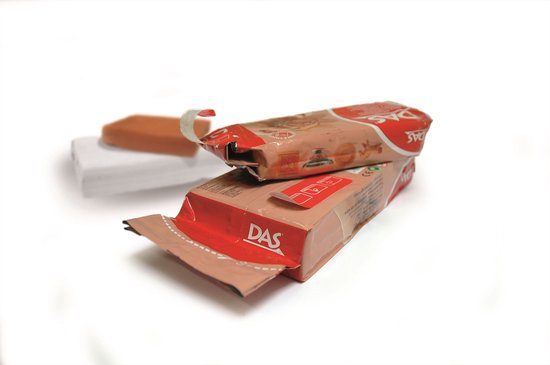 Twee verpakkingen DAS klei terracotta op elkaar.