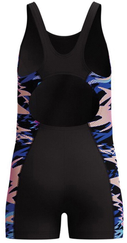 Zwart badpak met open rug, aan de zijkanten een print van blauwe, roze en paarse zigzag lijnen en stippen.