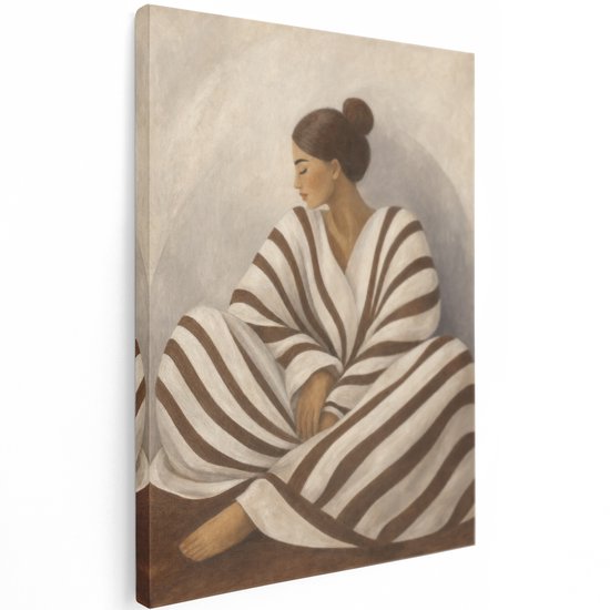 Canvas schilderij van een vrouw met bruine strepen, zittend met gekruiste benen en een knotje in haar bruine haar.