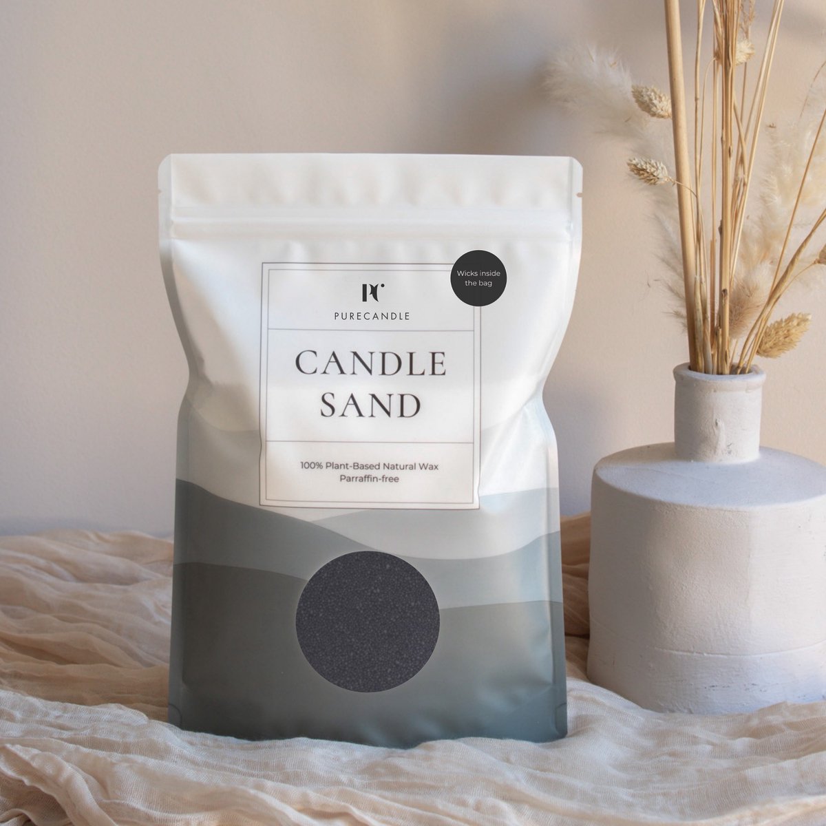 PureCandle Kaarsenzand Zwart – 450g (740ml) – Incl. 30 Lonten – Veilige en Rustige Vlam – Poederkaars voor Sfeervolle Kaarsdecoratie – Uniek Cadeau – Veilig & Herbruikbaar - Kaars parels