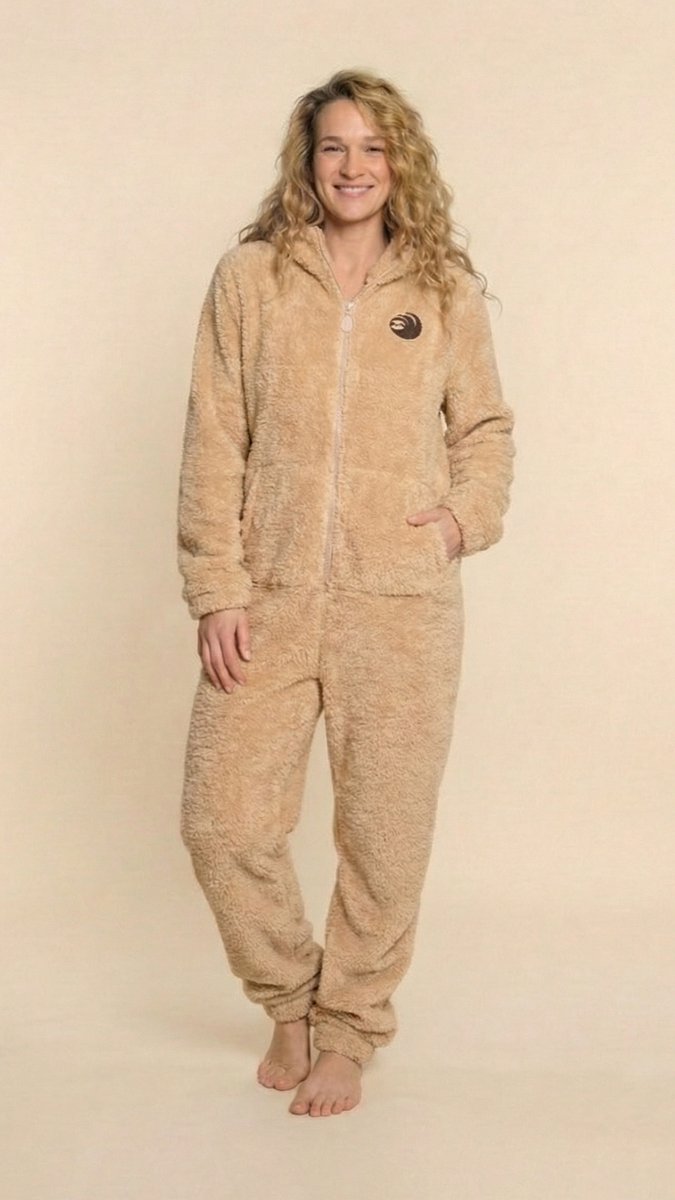Knuffle Fleece Onesie ® | Linda: "De allerbeste Onesie ooit gemaakt" | Stijlvol, warm en super zacht | 100% Duurzame Knuffle Fleece Fabric® | Handgemaakt in Portugal | Loungewear | Jumpsuit | Huispak | Dit is maat XXS, in de kleur Champagne