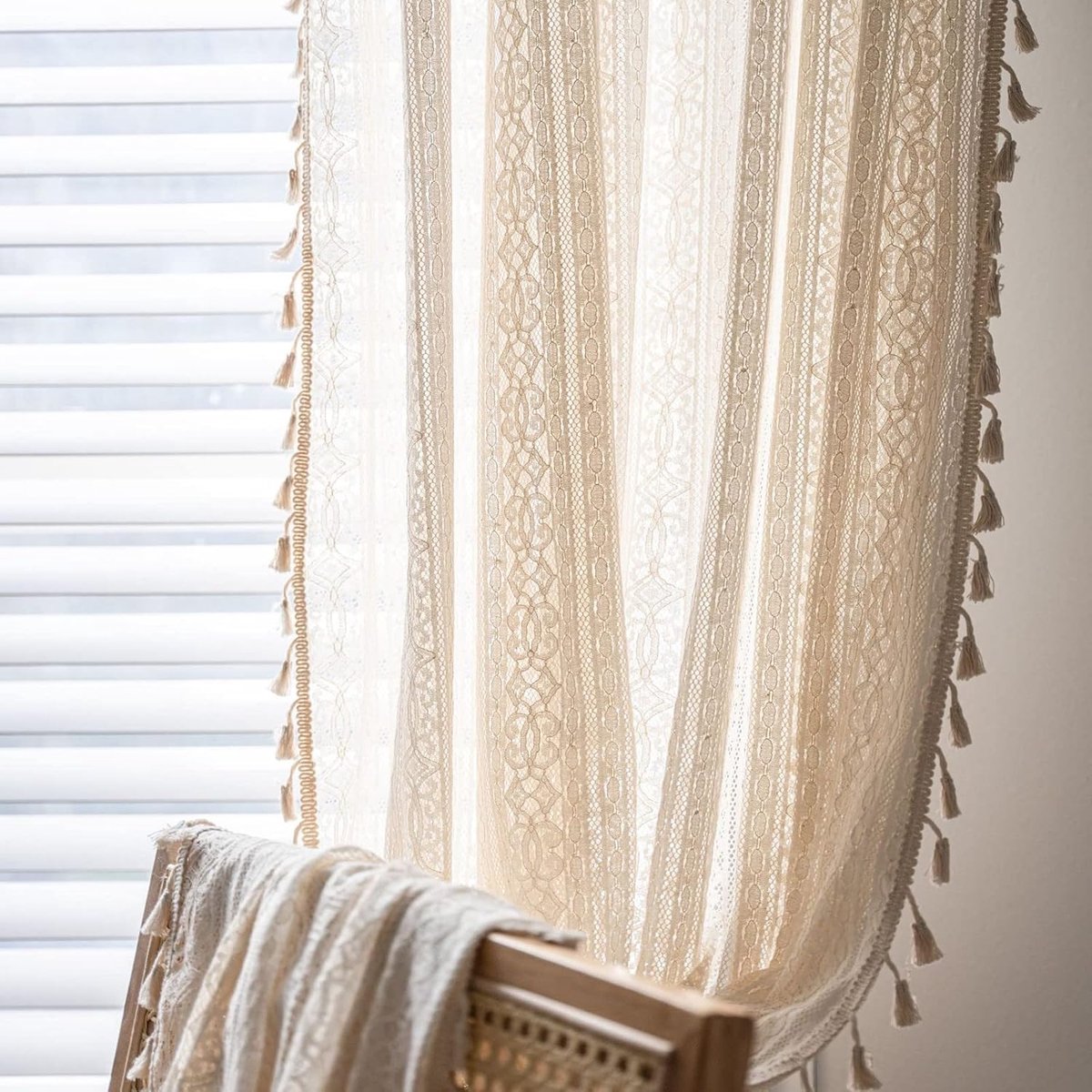 Doorstaaf Rustiek Wit Gehaakt Transparant Breigordijn – Landelijke Stijl – Lichtdoorlatend – 150×220cm – Decoratief Deurgordijn-Belle's product