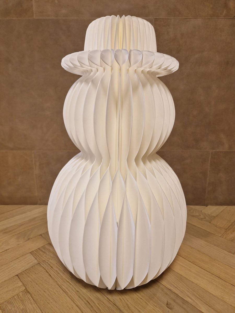 Decoratieve papieren sneeuwpop met magneet - wit 50x30cm