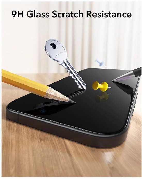 Smartphone met gehard glas beschermfolie, 9H glas krasbestendigheid. Sleutel, potlood en duimspijker testen weerstand.