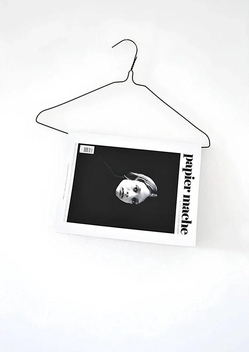 Yourwallarts.com - Wandpaneel - Canvas - Zwart Wit Kledinghanger Magazine Paper Mache Minimalistisch