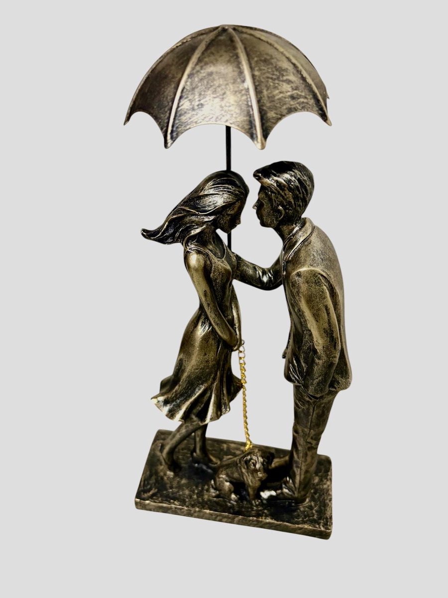 Sculptuur, Paar met Hond en Paraplu, Goud en Zwart, Vintage Uitstraling, Verliefde Koppel