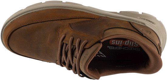 Sneaker Skechers Slip-Ins en cuir marron, vu de dessus, avec lacets et semelle beige.