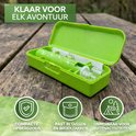 Groene Venomkiller extractor in open groene koker op houten ondergrond. "Klaar voor elk avontuur."